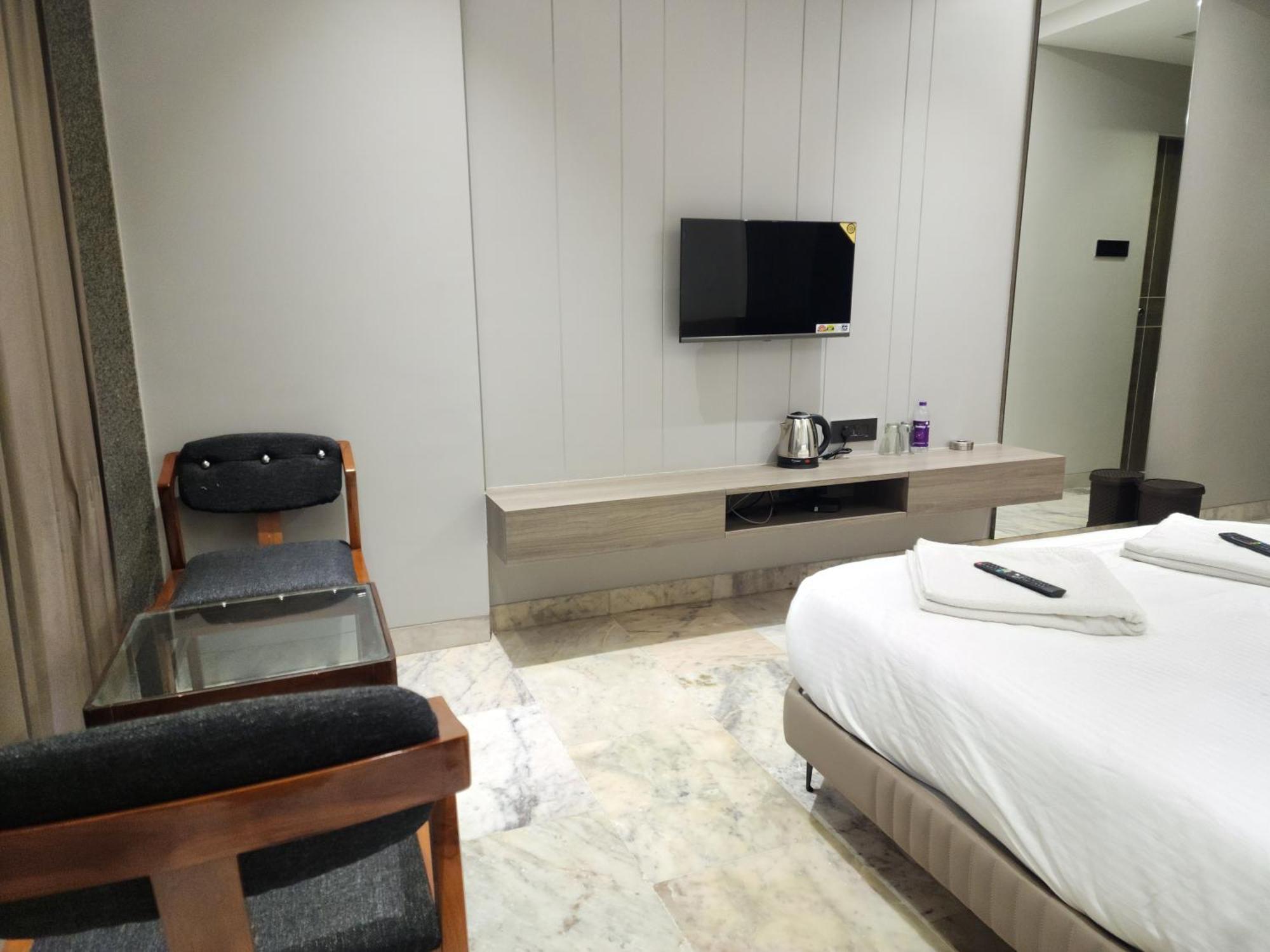 Hotel Statusinn, Ichalkaranji Экстерьер фото