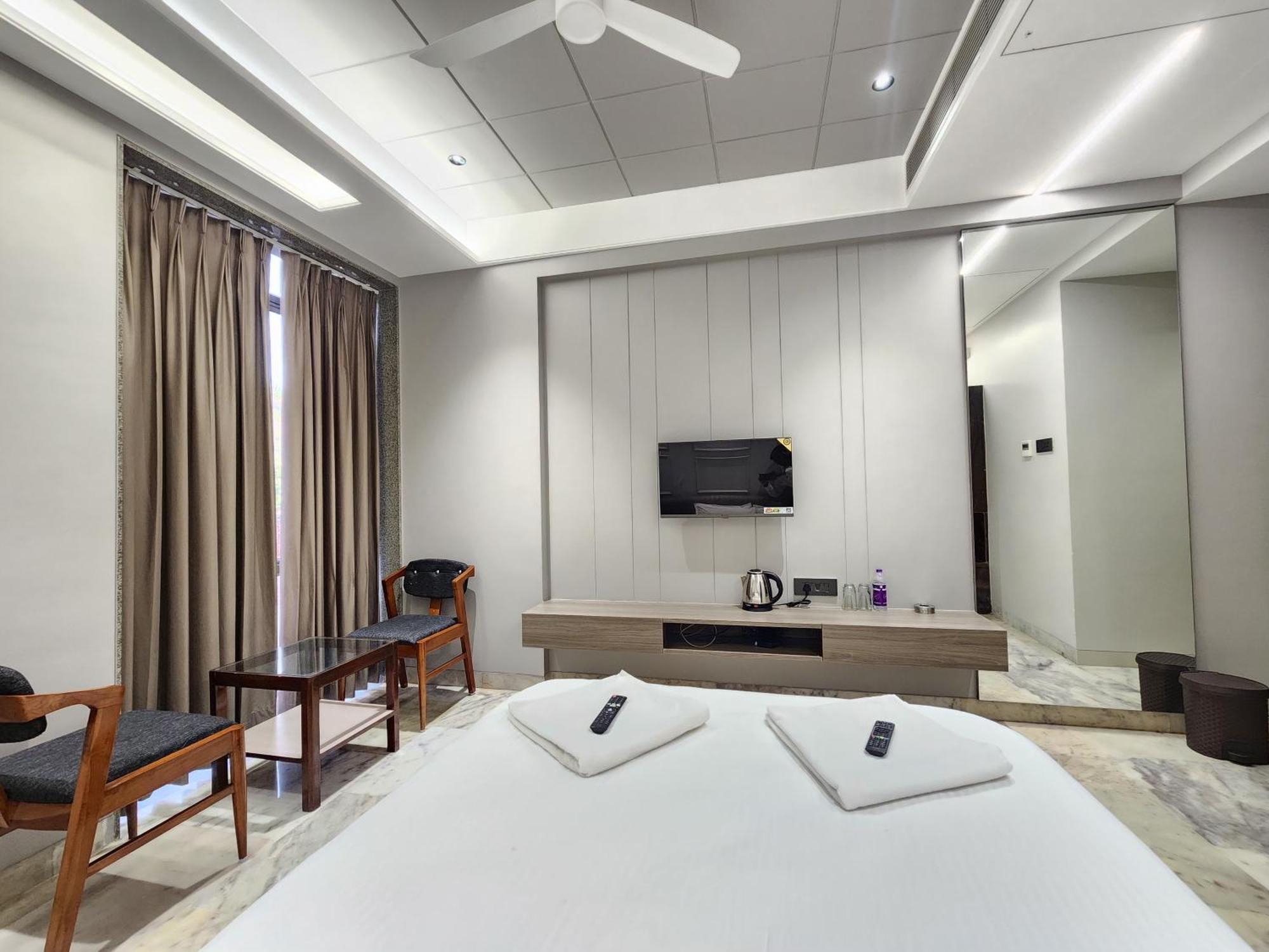 Hotel Statusinn, Ichalkaranji Экстерьер фото