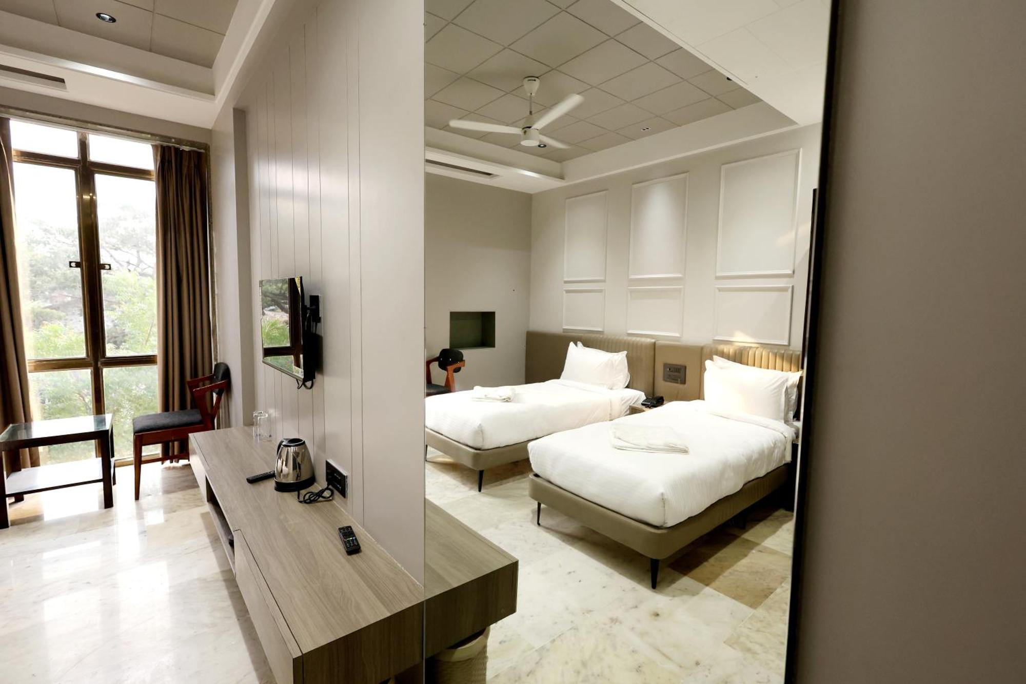 Hotel Statusinn, Ichalkaranji Экстерьер фото