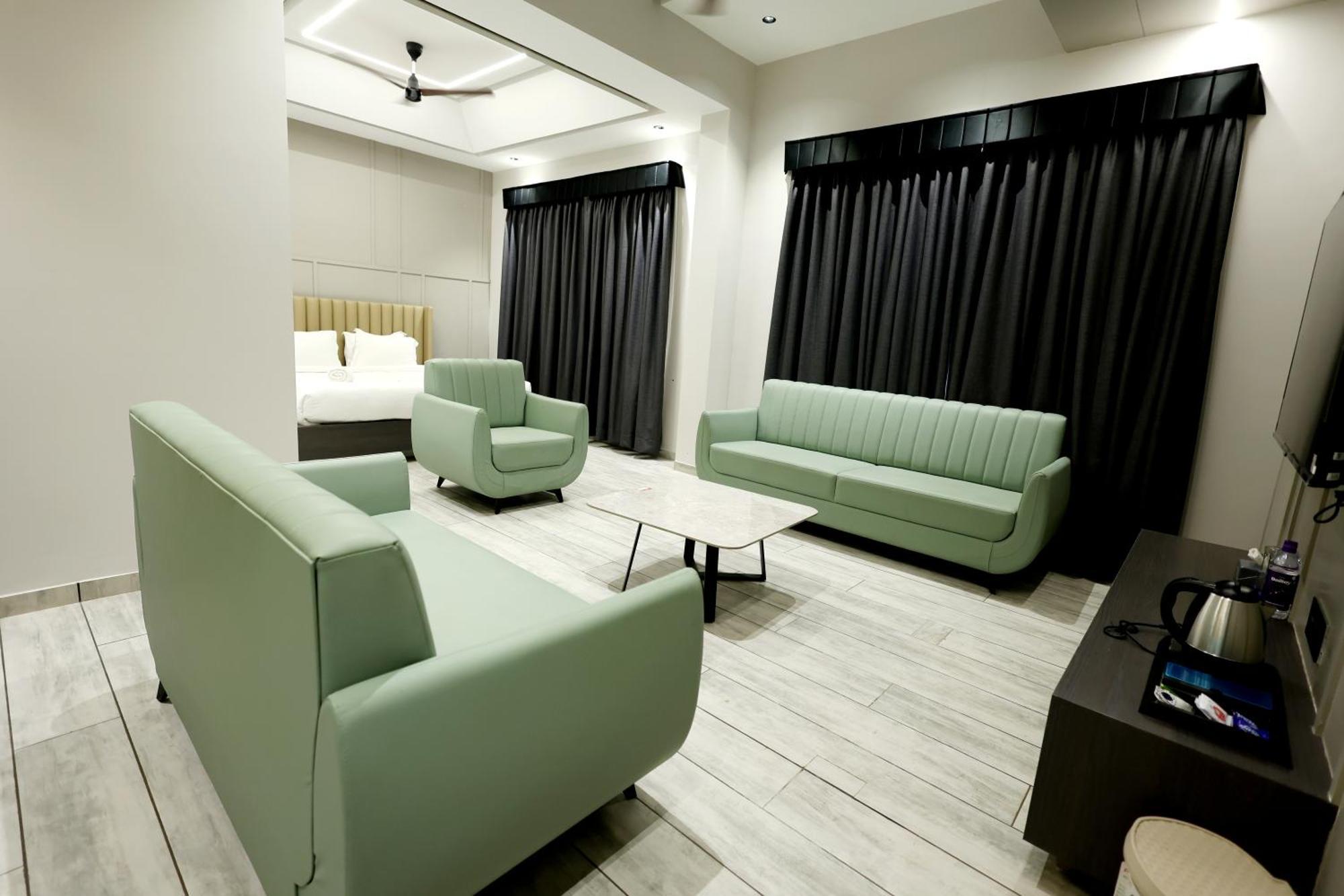 Hotel Statusinn, Ichalkaranji Экстерьер фото