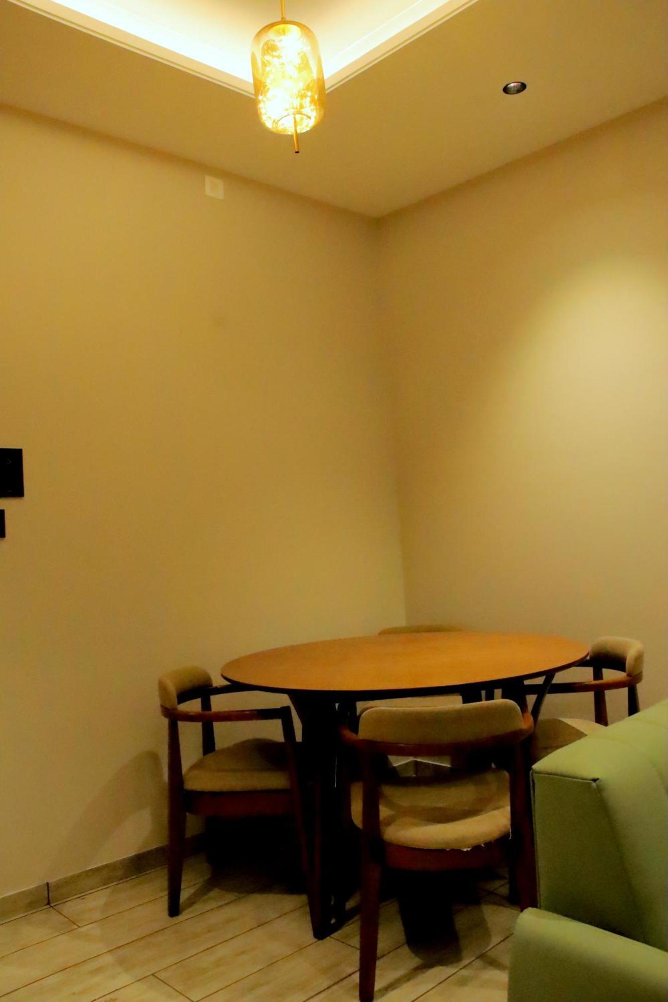 Hotel Statusinn, Ichalkaranji Экстерьер фото