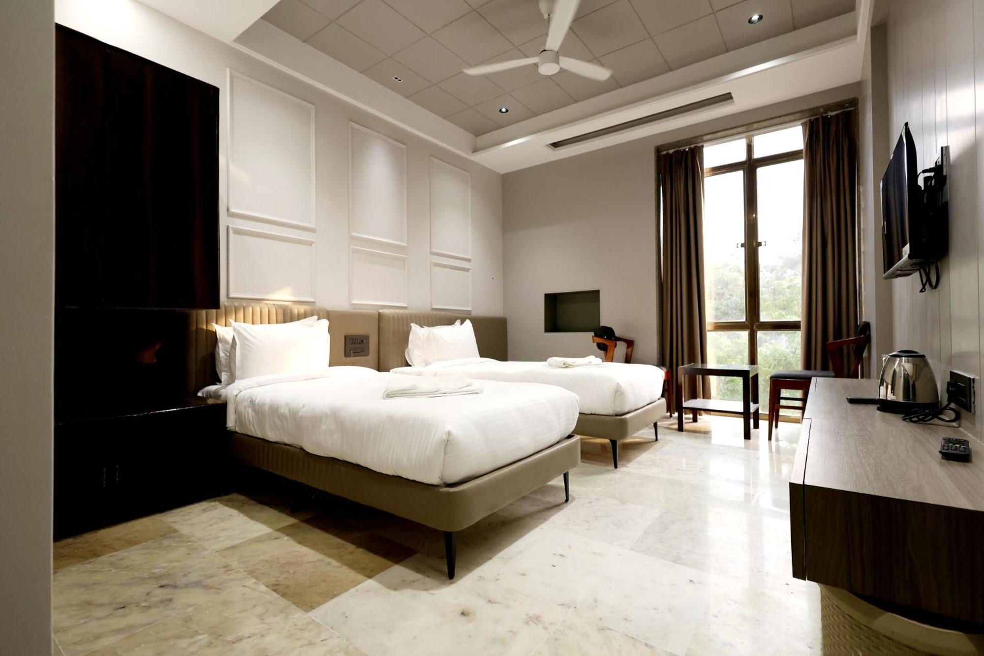 Hotel Statusinn, Ichalkaranji Экстерьер фото