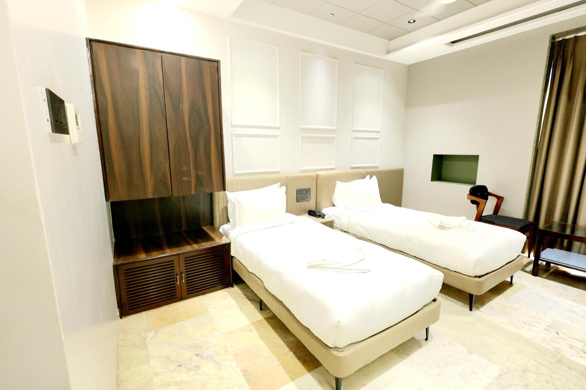 Hotel Statusinn, Ichalkaranji Экстерьер фото