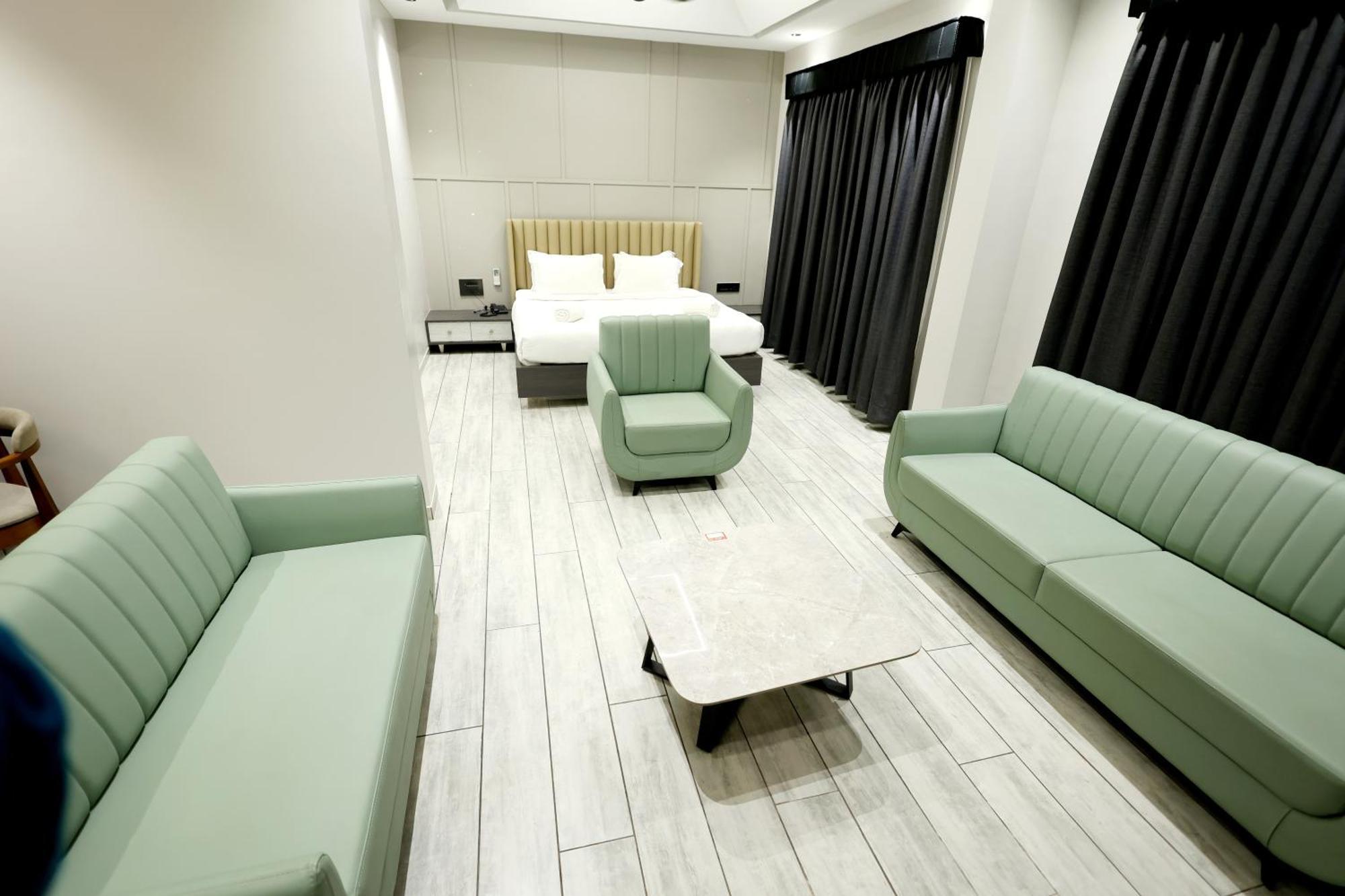 Hotel Statusinn, Ichalkaranji Экстерьер фото